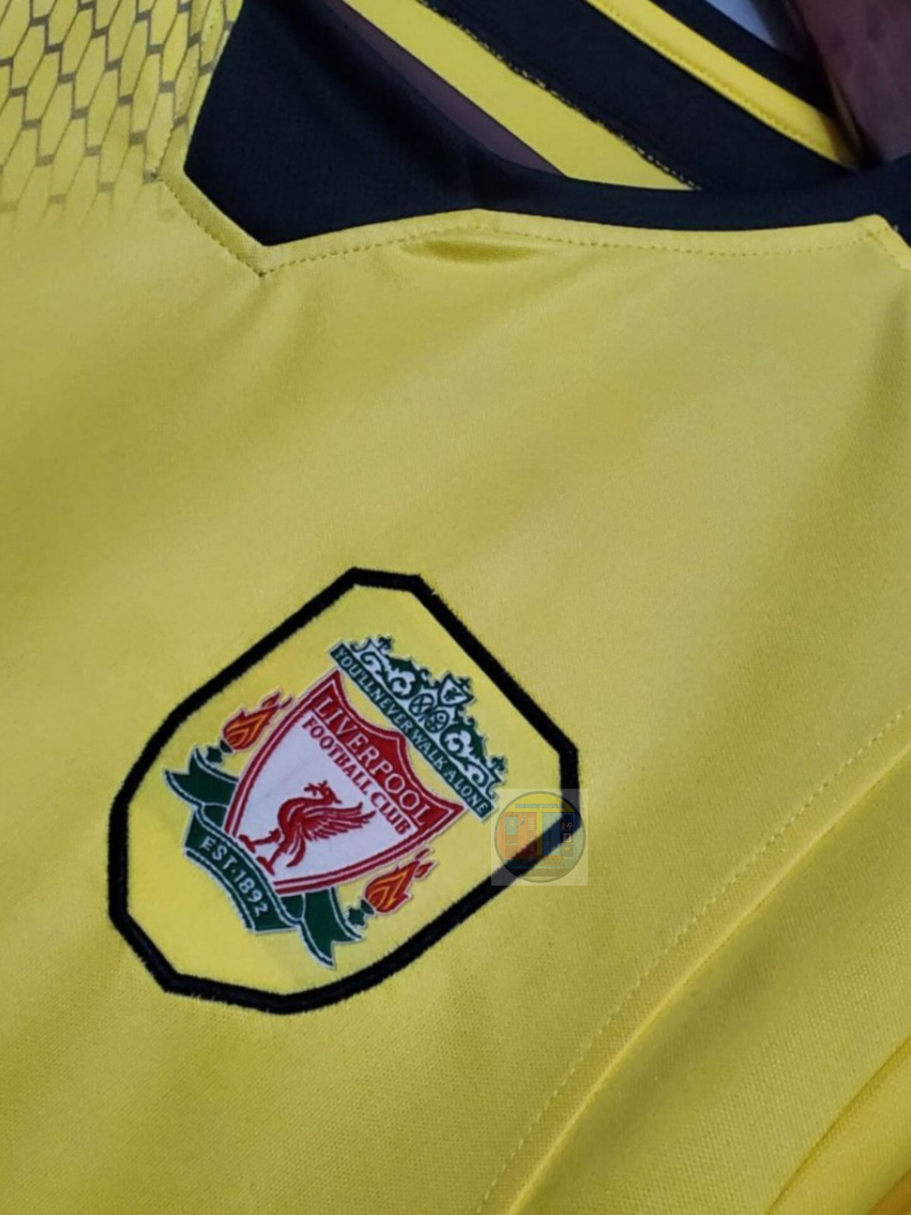 Liverpool 2004-05 Away Retro Jersey